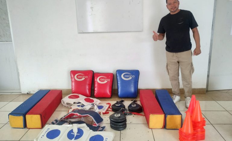 El Ayuntamiento Municipal, realiza donación de equipo deportivo de protección a la Escuela de Tae Kwon Do Espartanos.