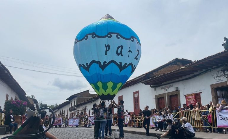 Se pintó de colores el cielo de Pátzcuaro con los globos del Cantoya Fest
