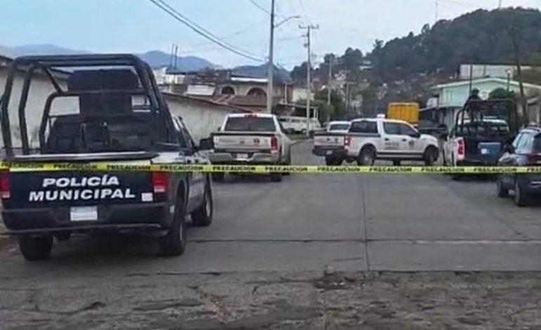 Localizan el cadáver de un hombre con impactos de arma de fuego en #Uruapan.