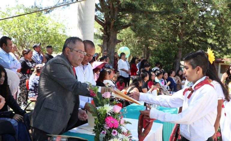 ​José Luis Téllez Marín, clausuró el fin de cursos 2023-2024 y fue padrino de la Generación 2021-2024 de la Telesecundaria de Las Grutas.
