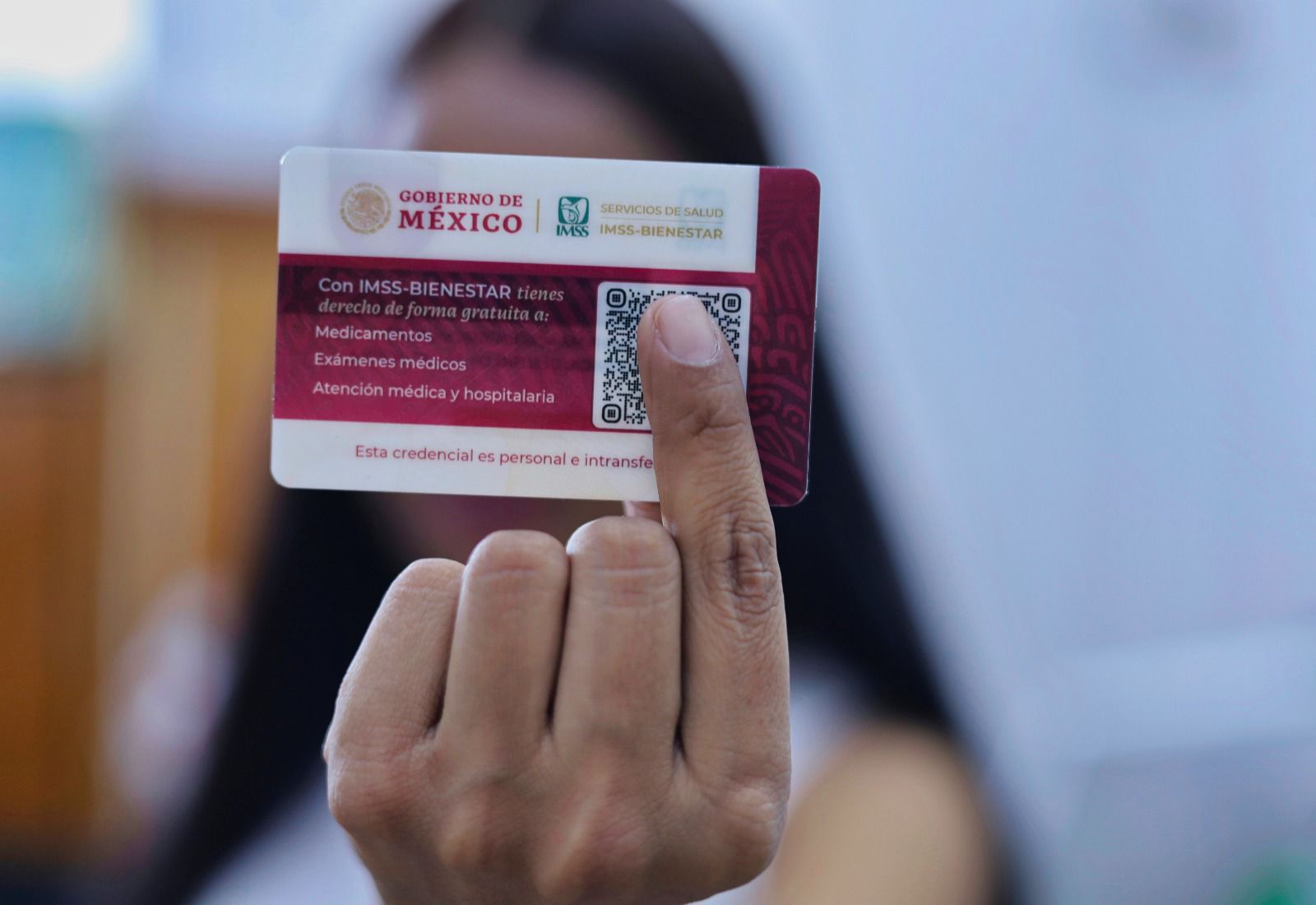 Así puedes tramitar tu credencial del IMSS Bienestar.