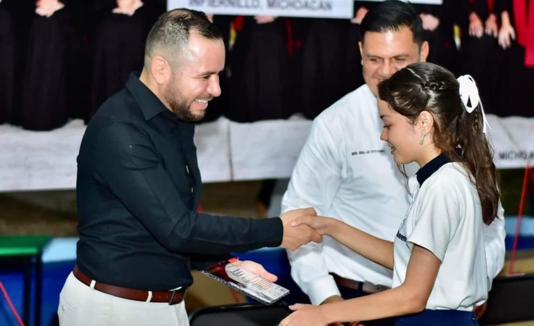Solo a través de la educación lograremos transformar a Michoacán: Reyes Galindo