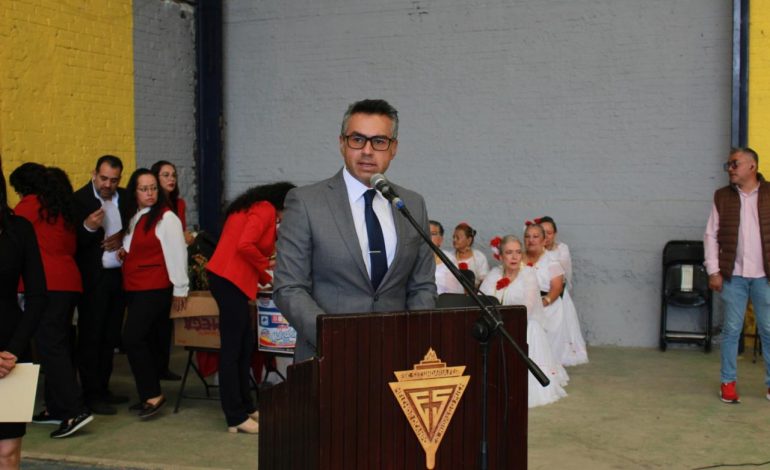 Trino Lara López apadrinó a 270 egresados de la Secundaria Melchor Ocampo