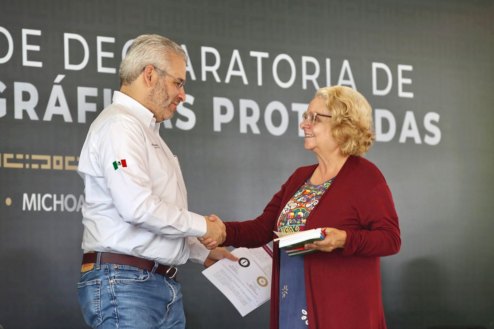 Michoacán gana otra vez el Galardón Presidencial del Premio Nacional de Arte Popular.