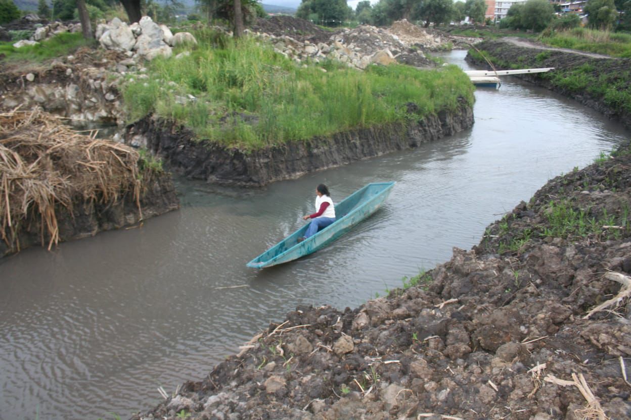 Pescadores de Urandén retoman actividades pesqueras gracias a trabajos de recate del lago.