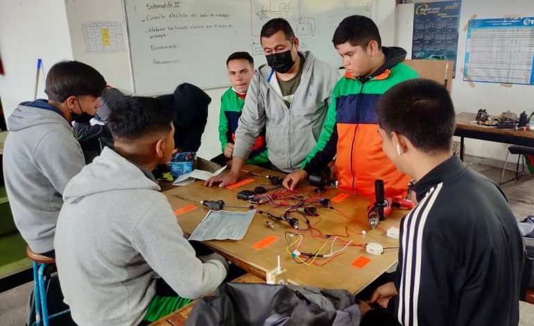 Rífatela y elige estudiar; abiertas inscripciones para prepa y universidad