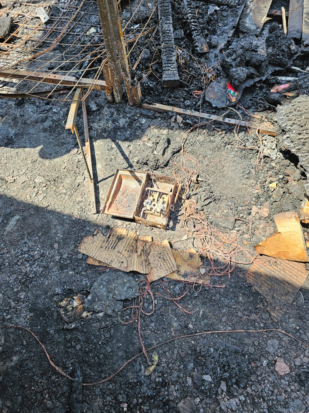 Corto circuito, causa de incendio en inmediaciones del mercado Independencia: FGE.