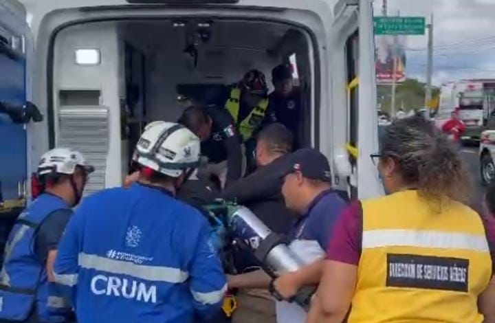 Gobierno de Michoacán atiende a lesionados en accidente de carretera Morelia-México