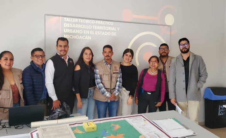 Capacita Sedum a estudiantes universitarios en materia de desarrollo territorial y urbano.