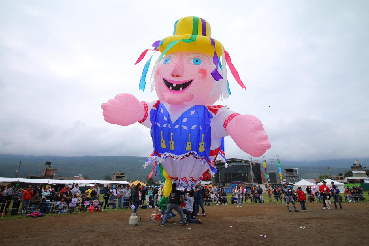 Viaja este fin a Paracho y disfruta de su Cantoya, Fiesta y Color.