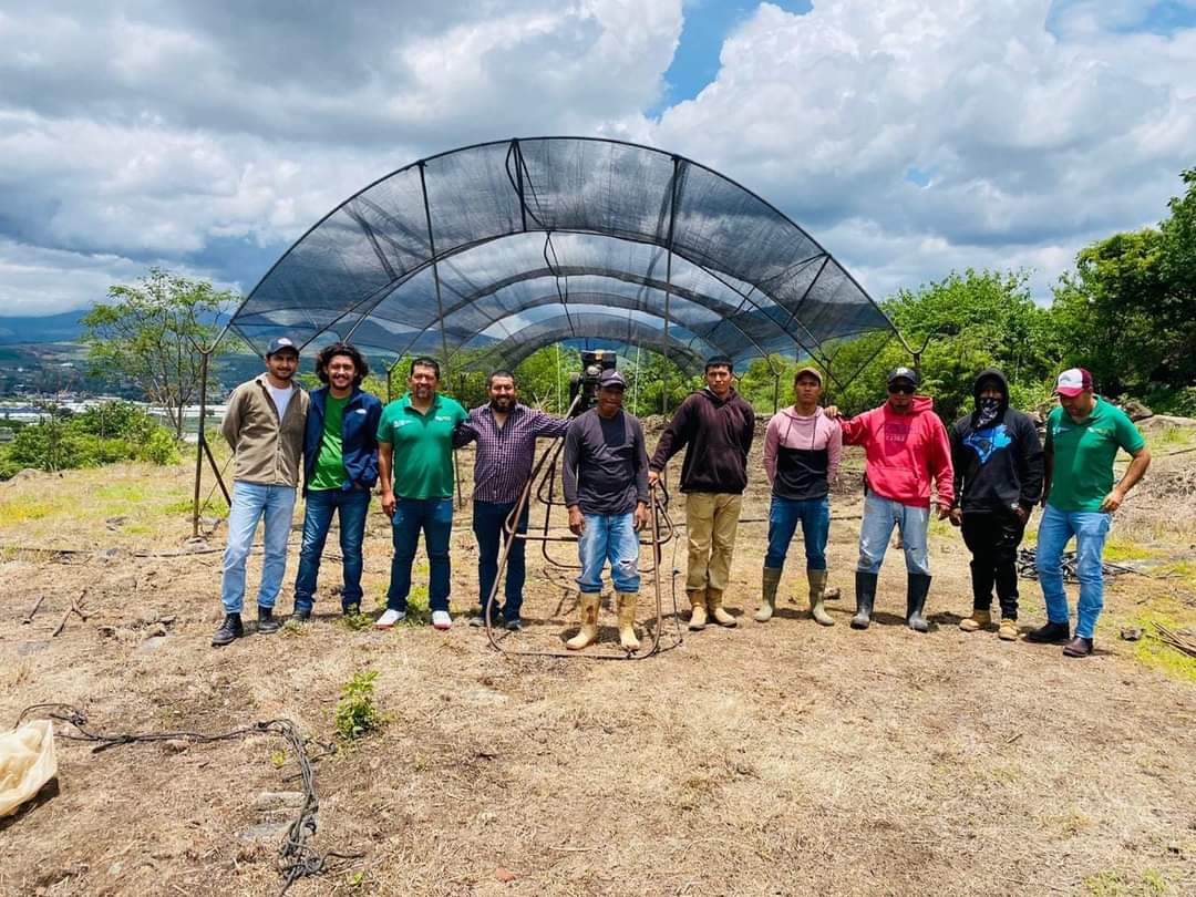 Estudiantes del Cecytem Tangancícuaro se beneficiarán con vivero escolar.