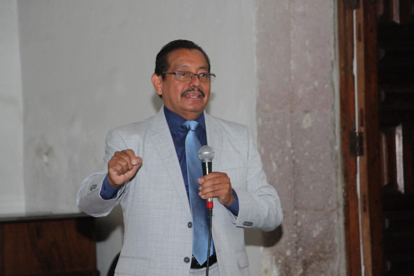 PRESENTA CRONISTA FABIO ROSALES CORIA PROYECTO PARA IMPULSAR EL TURISMO RELIGIOSO EN TARETAN