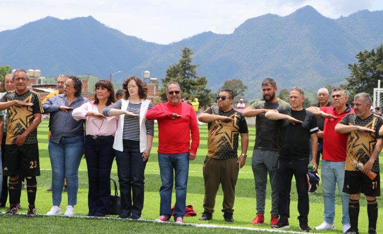José Luis Téllez Marín, inauguró el empastado sintético de la cancha de fútbol No.1 Ismael “Torombolo” García.