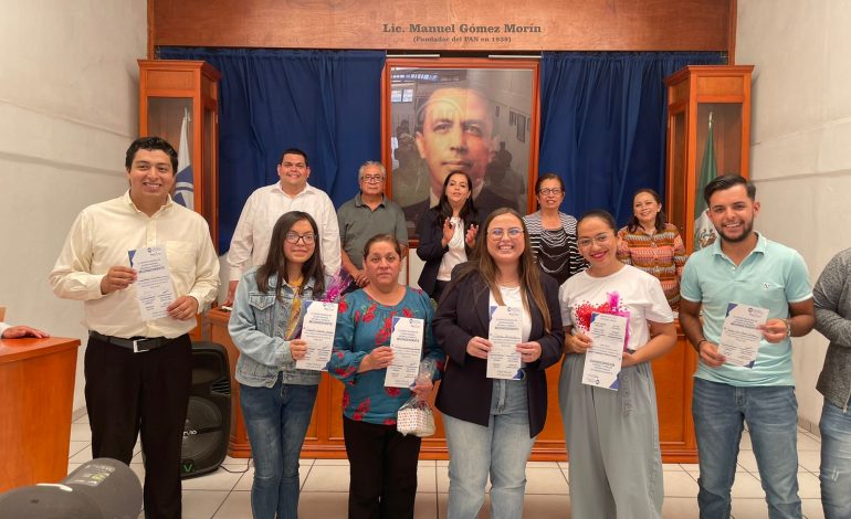 Con éxito concluyeron los cursos de verano azul del PAN
