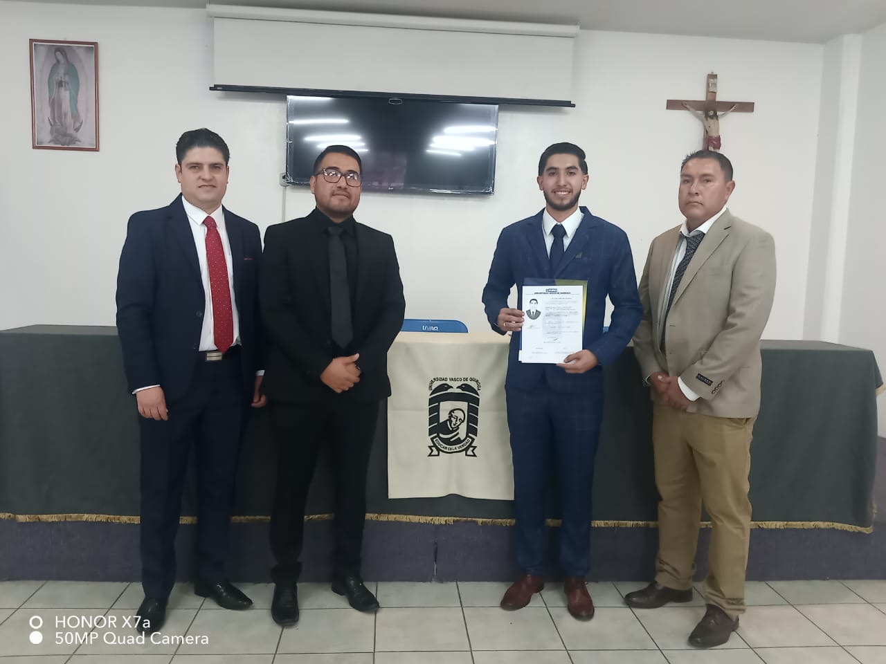 En la UVAQ se titula Axel Emmanuel Mejía Torres por promedio