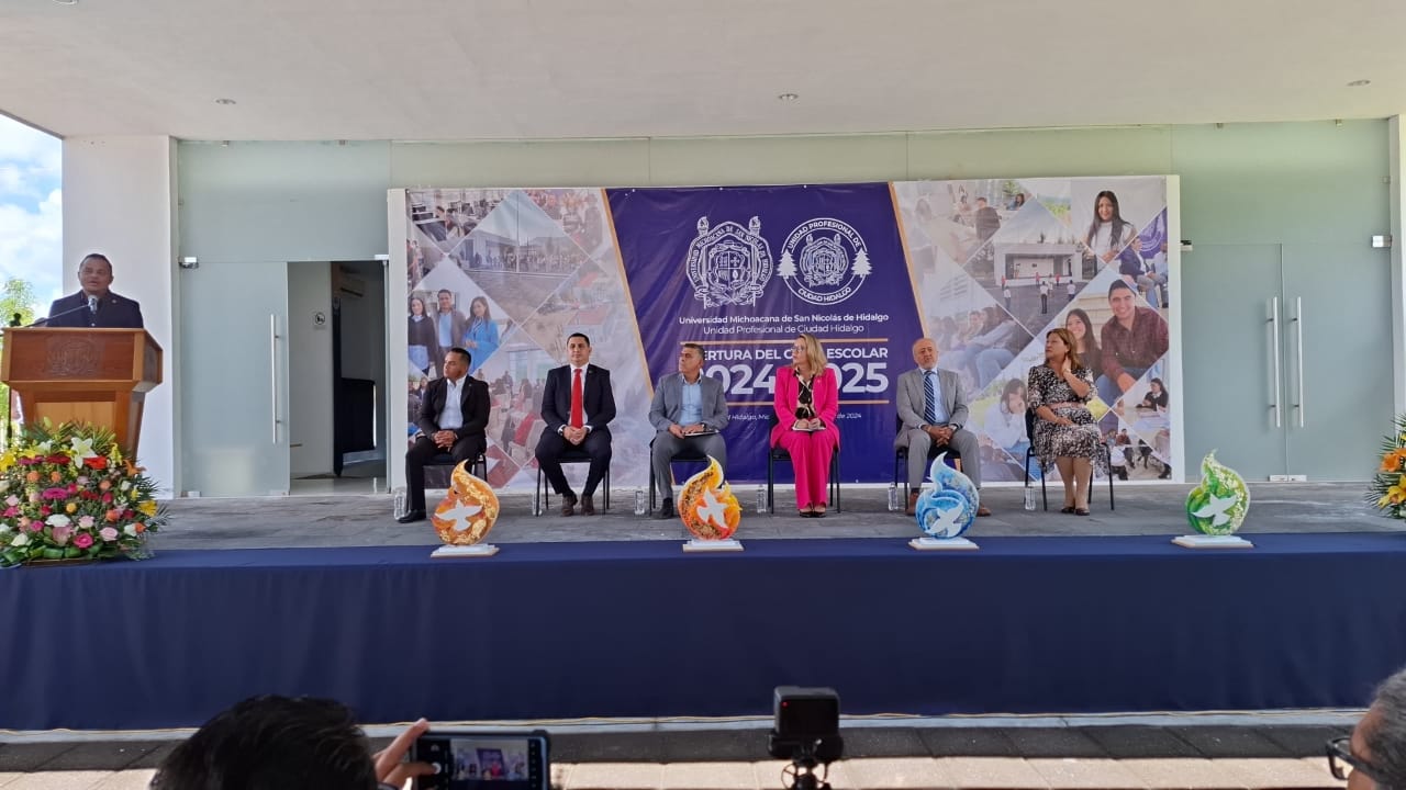 En Unidad Profesional: Rectora de la UMSNH  Dra. Yarabí Ávila González inaugura ciclo escolar