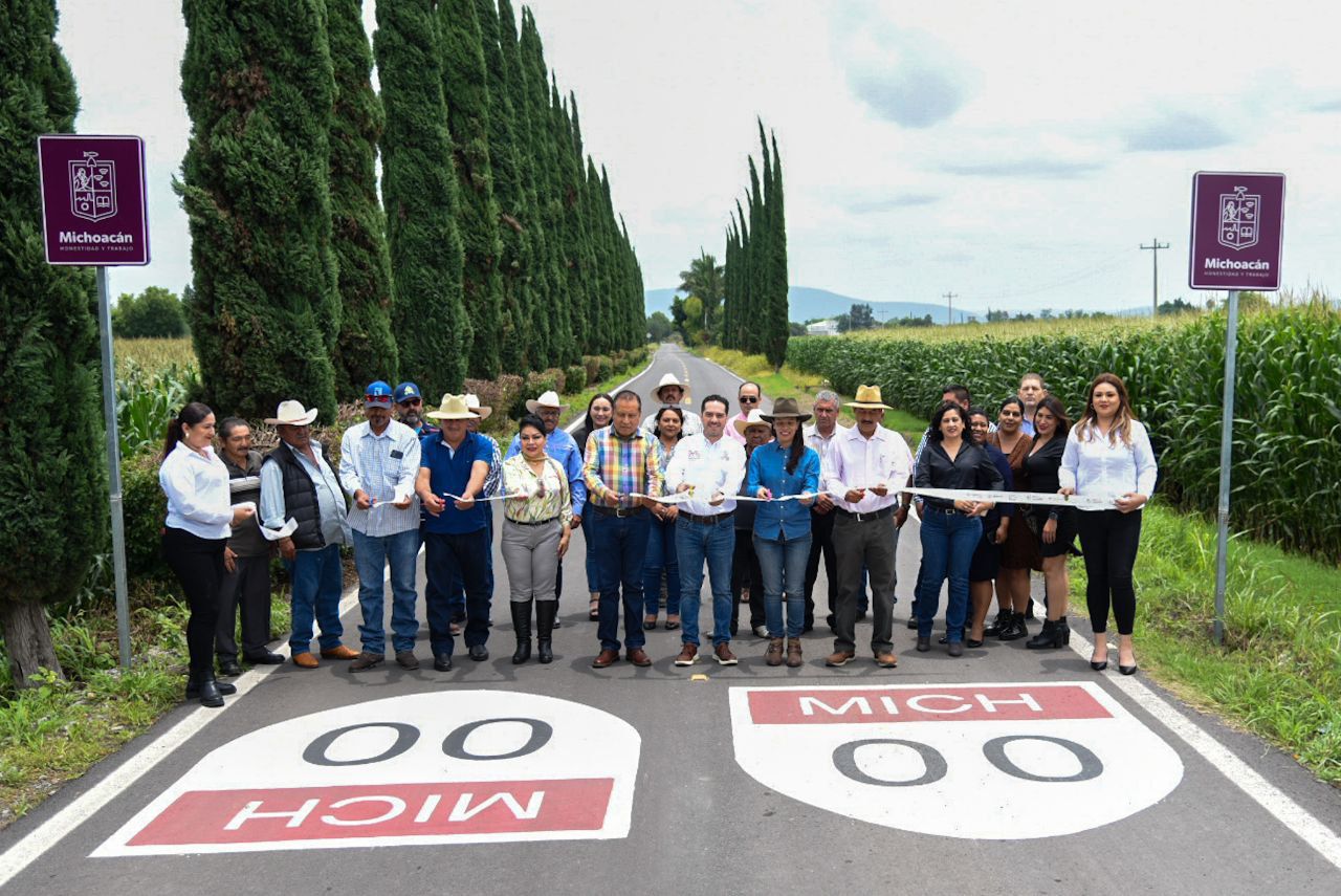 Inaugura SCOP rehabilitación de camino entre Vista Hermosa y Tanhuato.