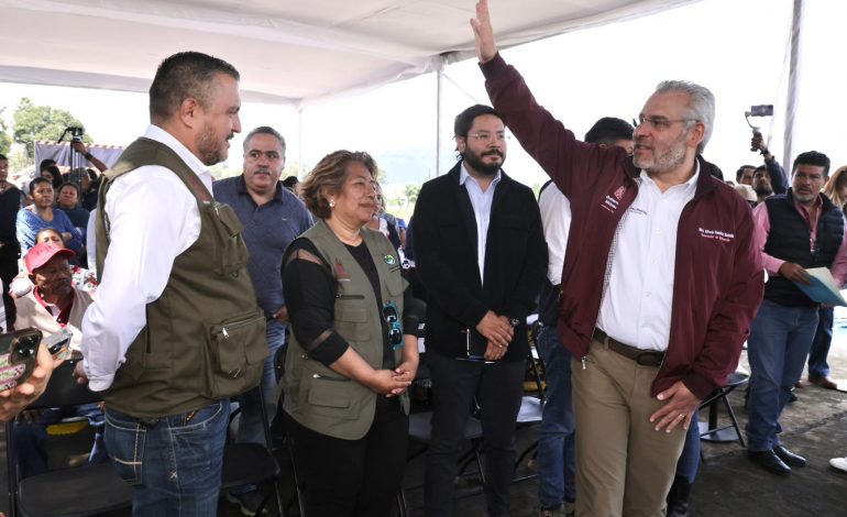 Arranca Bedolla rehabilitación del muelle general del lago de Pátzcuaro.