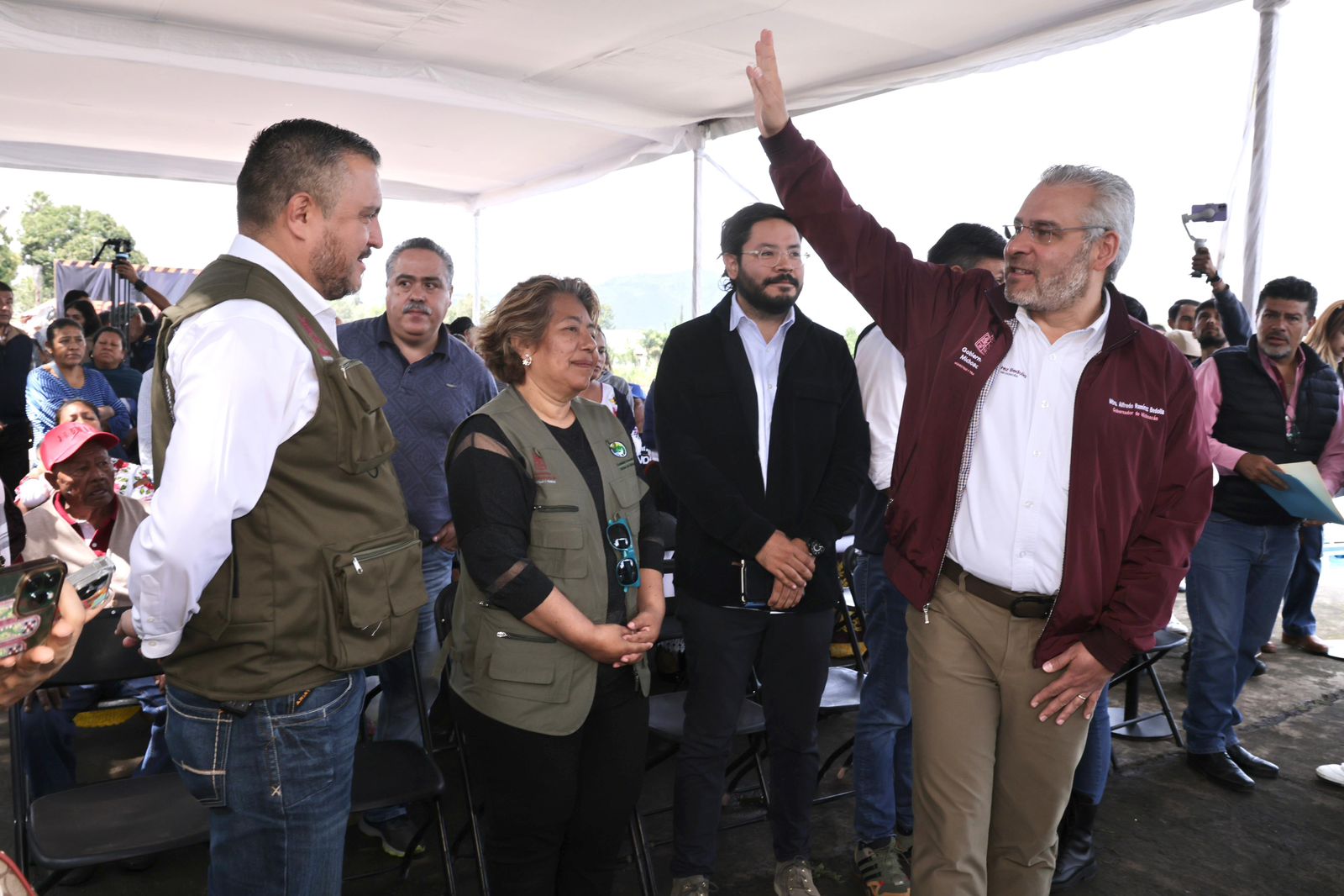 Arranca Bedolla rehabilitación del muelle general del lago de Pátzcuaro.
