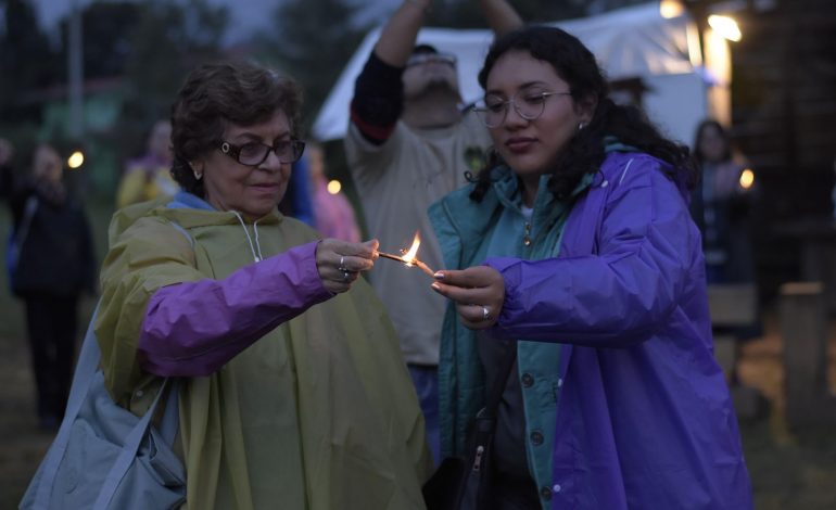 Vive el avistamiento de luciérnagas en este Pueblo Mágico de Michoacán.