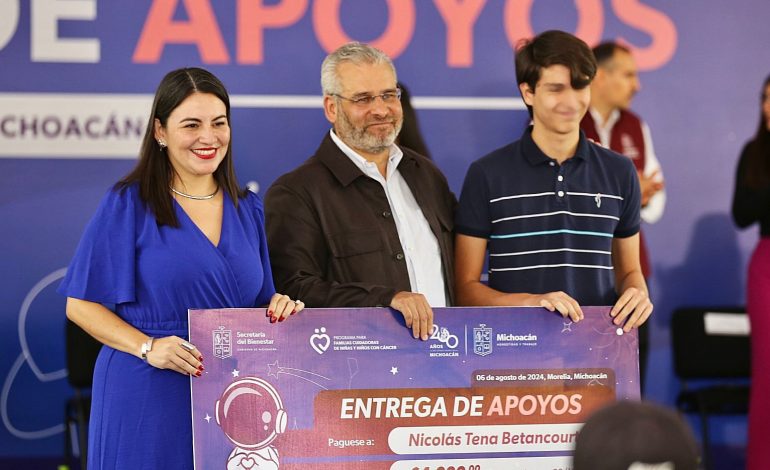 Entrega Bedolla apoyos a familias cuidadoras de niñas y niños con cáncer; suman 587 beneficiadas.