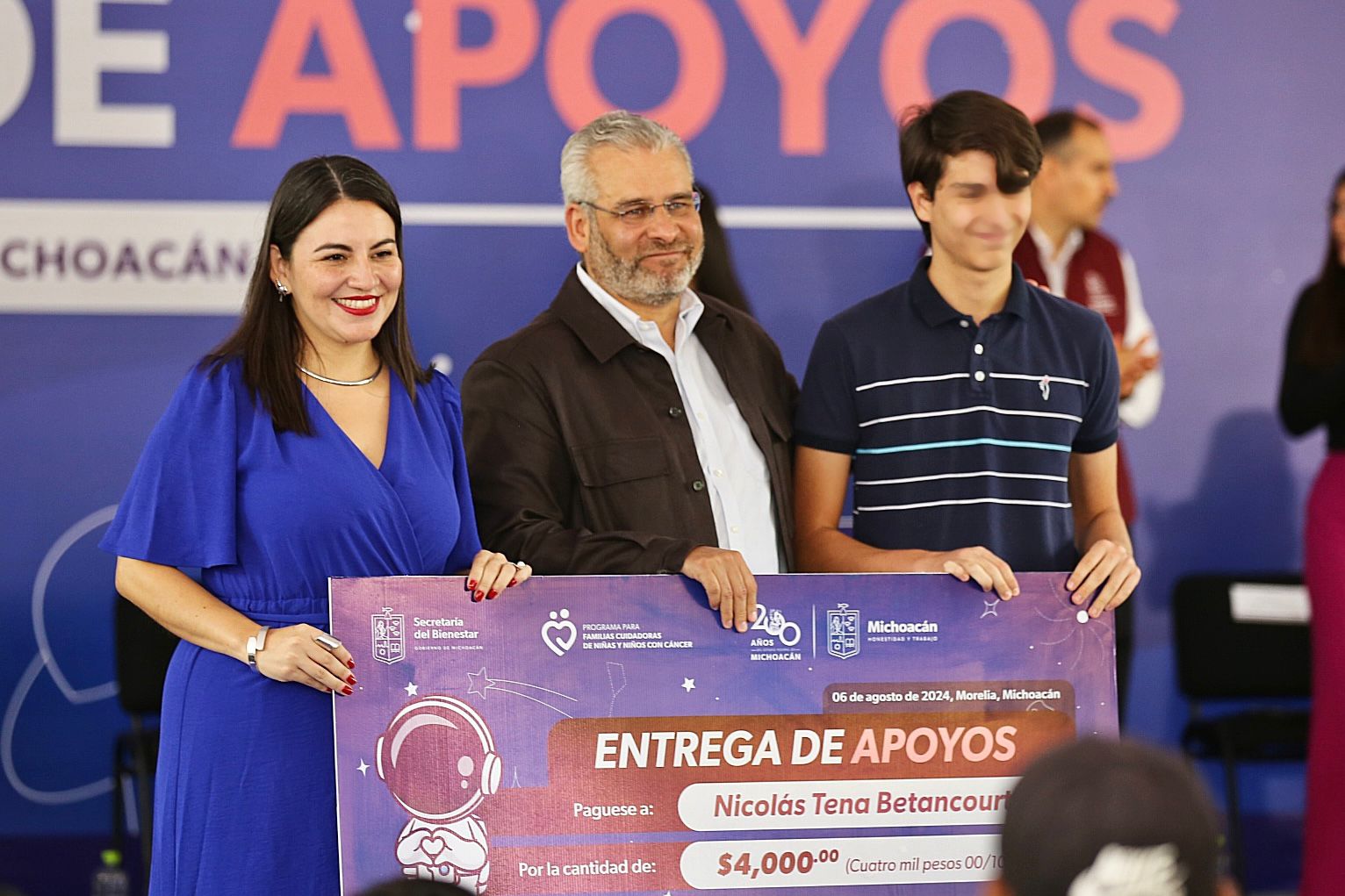 Entrega Bedolla apoyos a familias cuidadoras de niñas y niños con cáncer; suman 587 beneficiadas.