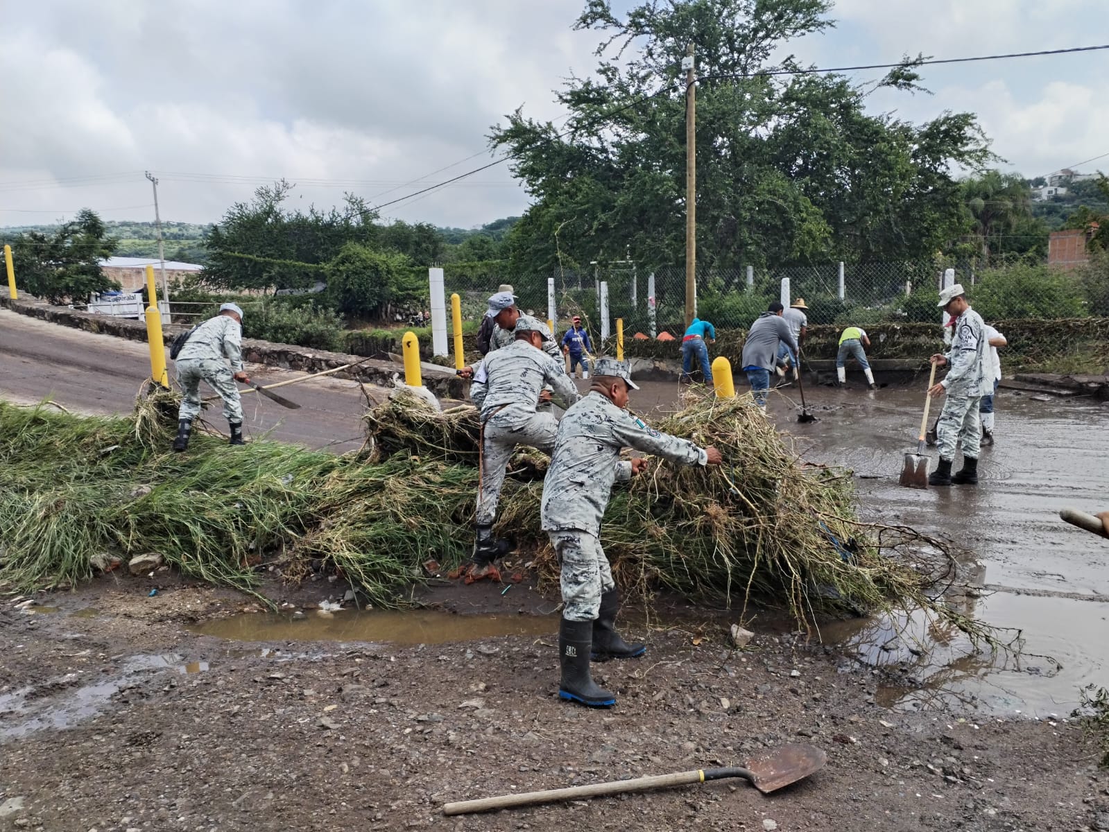 Ejército Mexicano y Guardia Nacional brindan apoyo a Sahuayo tras lluvias intensas.