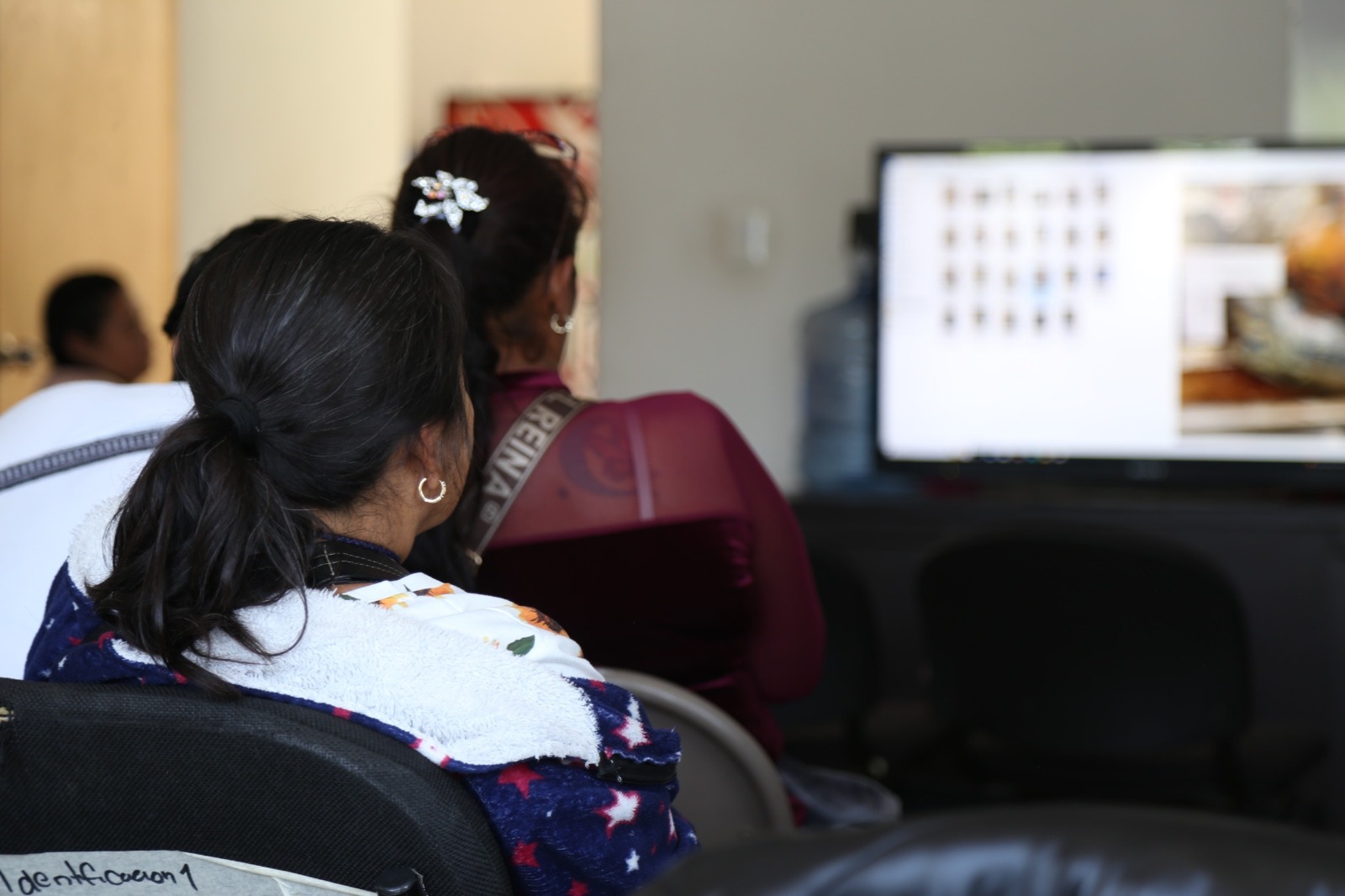 Presenta FGE registro fotográfico de cadáveres no identificados a colectivos de búsqueda de personas.