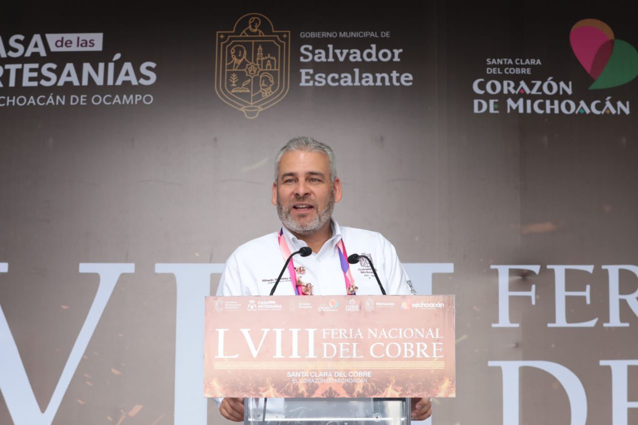 Inaugura Bedolla la Feria Nacional del Cobre.
