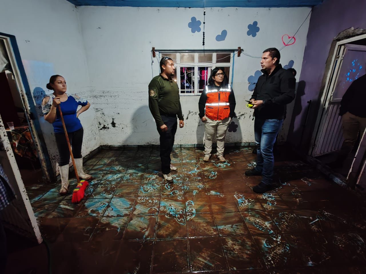 Protección Civil Estatal atiende afectaciones ante el desbordamiento del río Puruzaro en Tlazazalca.