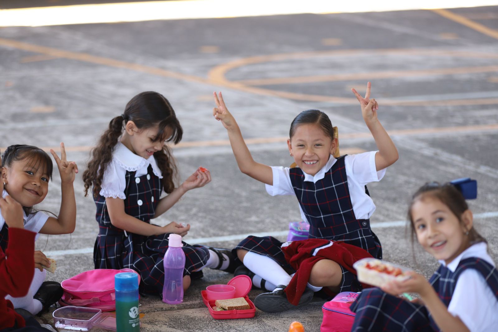Este lunes regresan a las aulas más de 959 mil alumnos.