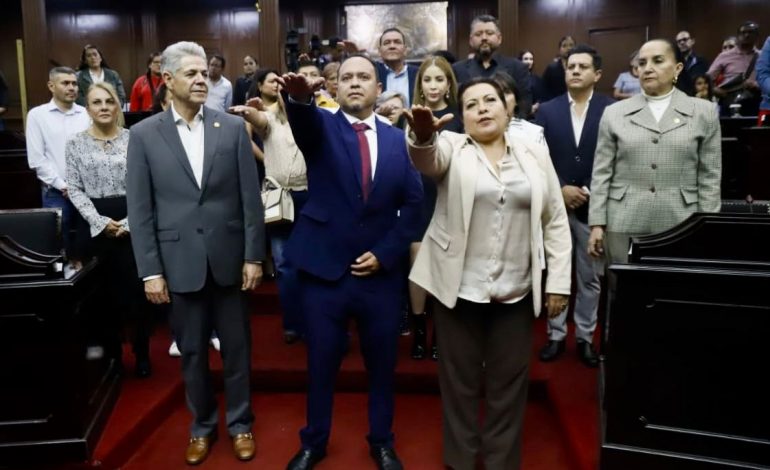 75 Legislatura toma protesta al Cabildo de Irimbo.