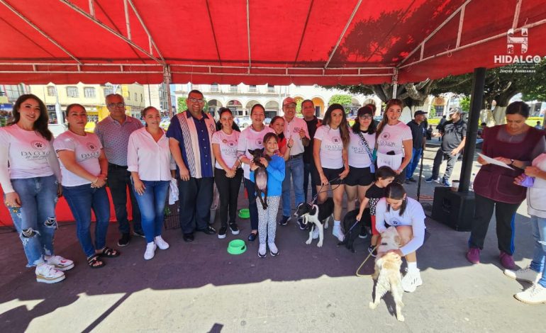 ​Jeovana Mariela Alcántar Baca, inauguró la Primera Feria de Adopción de Mascotas.