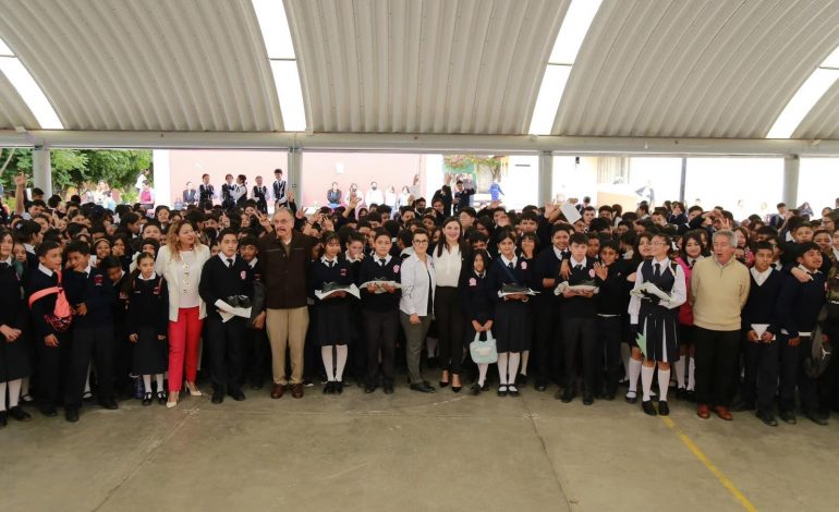 Tenis de Jalo a Estudiar, apoyo a la economía familiar: jóvenes beneficiados