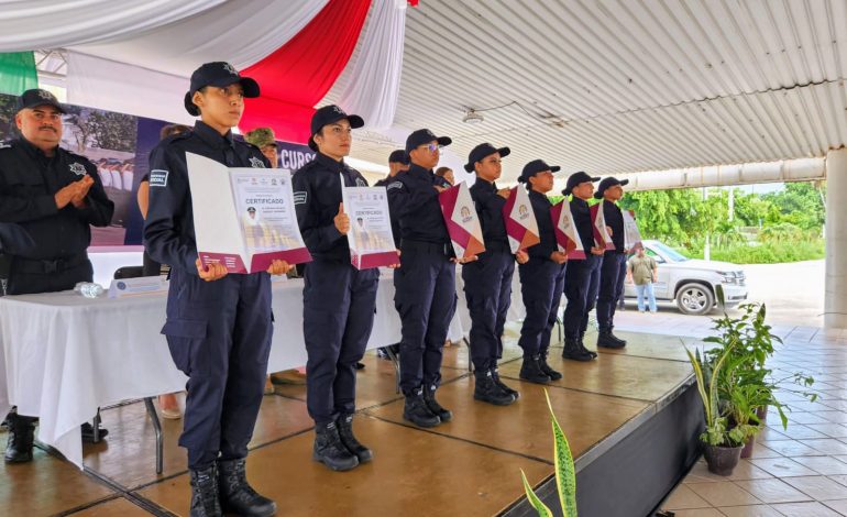 IEESSPP gradúa a la primera generación de policías de proximidad en Manzanillo