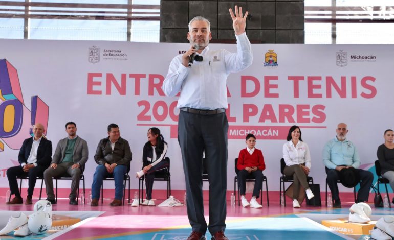 Para estudiantes de secundaria, 400 mil pares de tenis en el gobierno de Bedolla