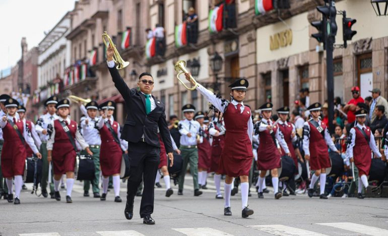 Engalanaron desfile por el natalicio de Morelos, 6 mil estudiantes y docentes: SEE