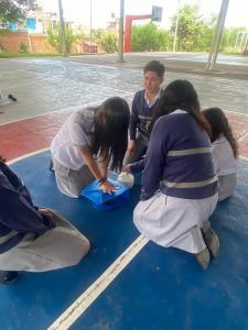 En Prepa Taximaroa imparten curso de primeros auxilios a estudiantes