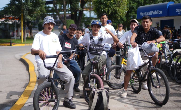 Jóvenes de Uruapan realizan rodada en apoyo al Teleférico