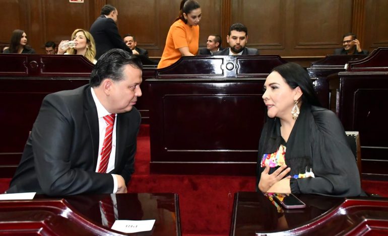 Presenta Memo Valencia tres Iniciativas de Ley