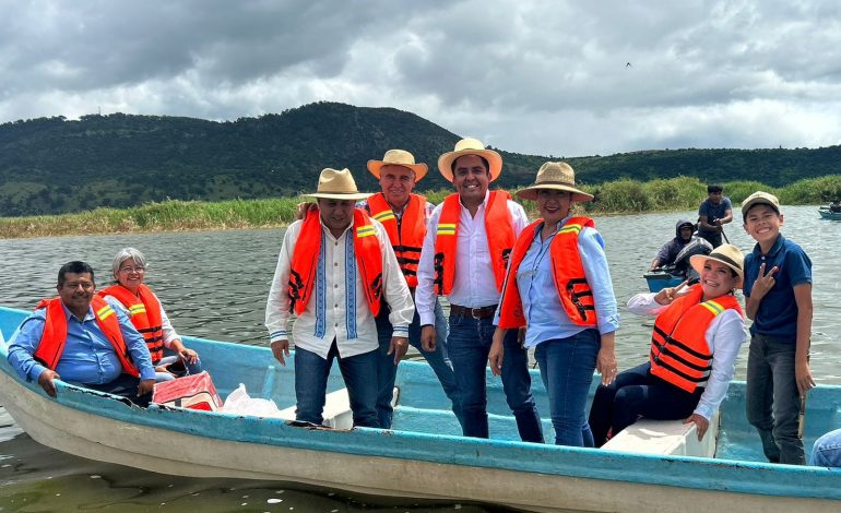 Arranca Gobierno estatal siembra de un millón de crías de tilapia en el lago de Cuitzeo