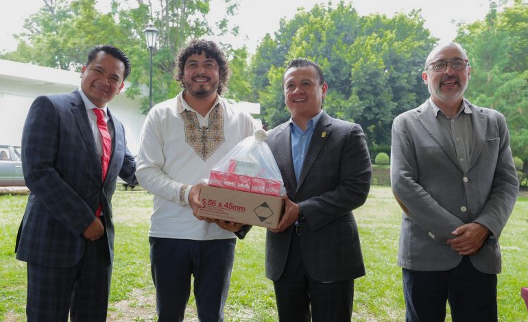 Entrega Gobierno de Michoacán armas y equipos a comunidades indígenas con certificación ante Sedena.