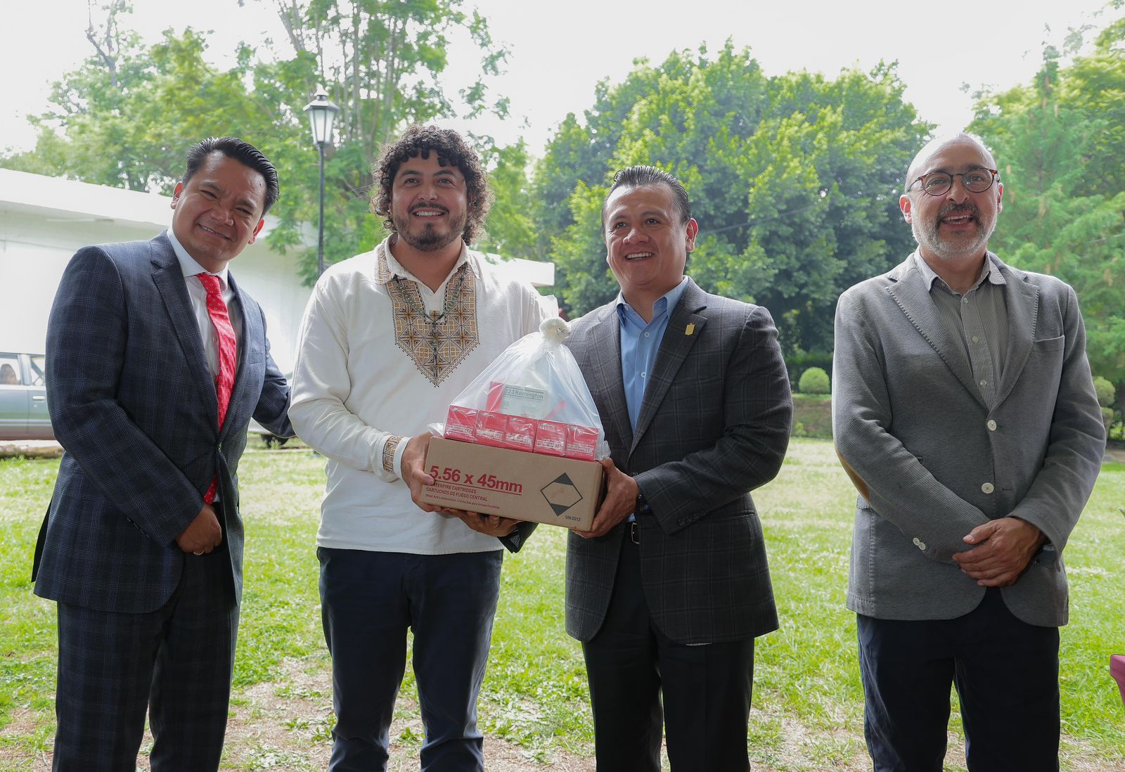 Entrega Gobierno de Michoacán armas y equipos a comunidades indígenas con certificación ante Sedena.