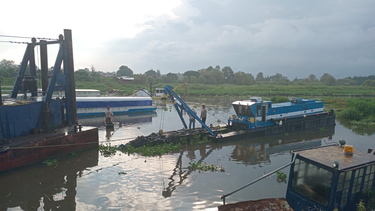 El Lago de Pátzcuaro se beneficia con una nueva draga para su recuperación: Compesca.