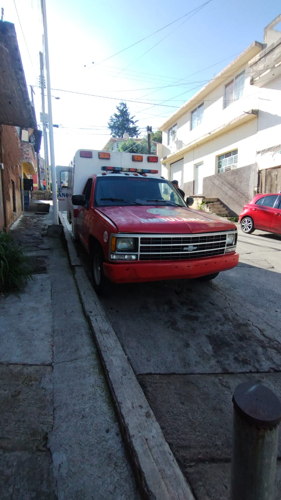 «Accidente de tránsito en Zitácuaro: Choque entre dos motocicletas deja a dos conductores lesionados».