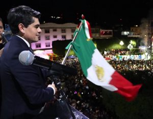 Encabeza el alcalde Toño Ixtláhuac el Grito de Independencia en Zitácuaro <br>