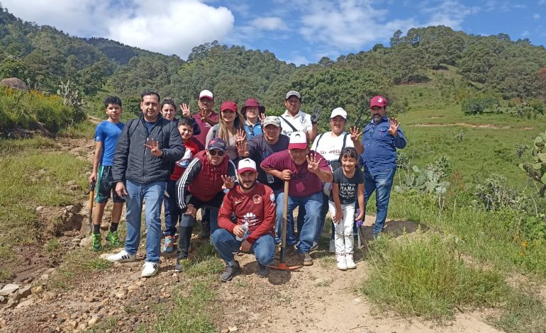 Regidor de Morena y «De la Mano Contigo» Realizan Actividad de Reforestación en Cerro del Fraile.