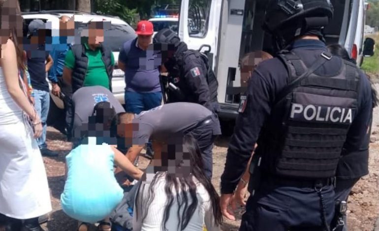 «Chocan Vehículo-Motocicleta en Carretera Federal Deja un Herido en Cd. Hidalgo»