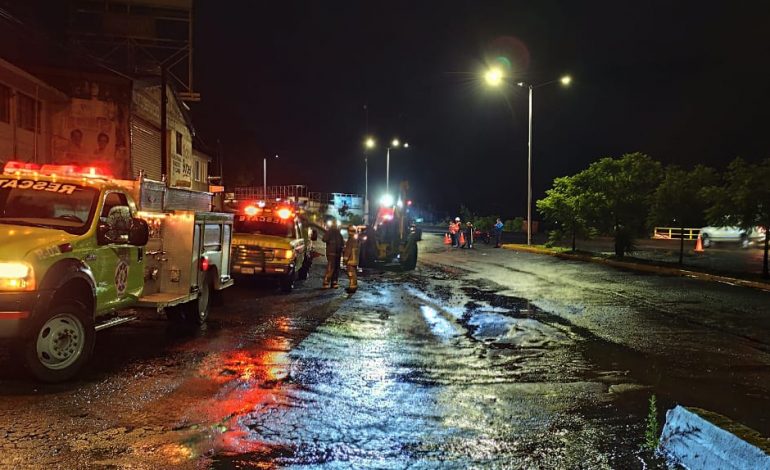 Inundaciones en #CdHidalgo: Cuerpo de Rescate y Extinción Actúa Rápidamente.