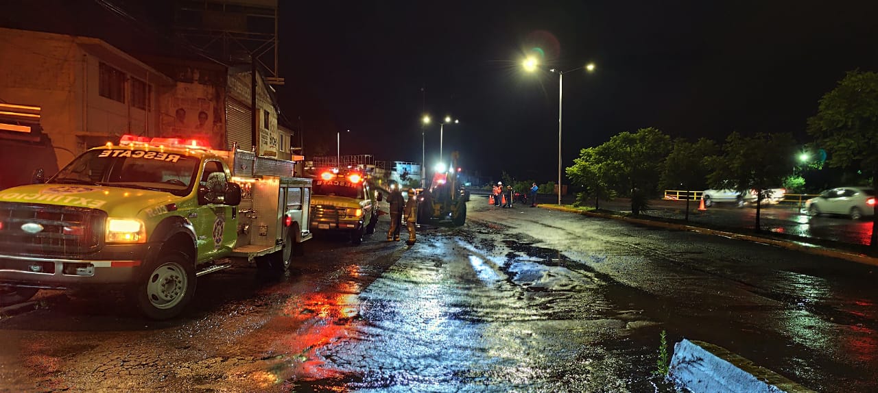 Inundaciones en #CdHidalgo: Cuerpo de Rescate y Extinción Actúa Rápidamente.